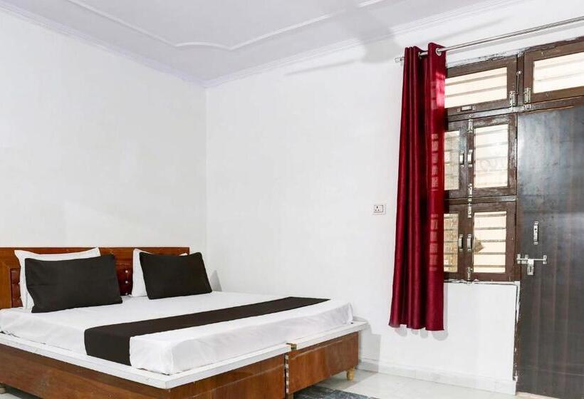 Quarto Triplo Clássico, Oyo Jr Guest House