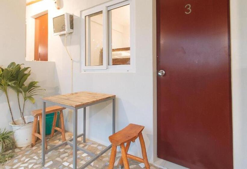 اتاق استاندارد سه تخته با سرویس بهداشتی مشترک, Reddoorz @ Cristina S Hideaway Resort Tanay