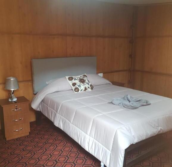 اتاق استاندارد, The Wooden House