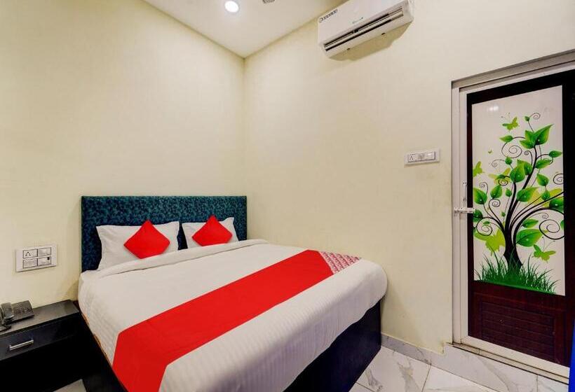 三人经典房间, Oyo Flagship Hotel Sanva