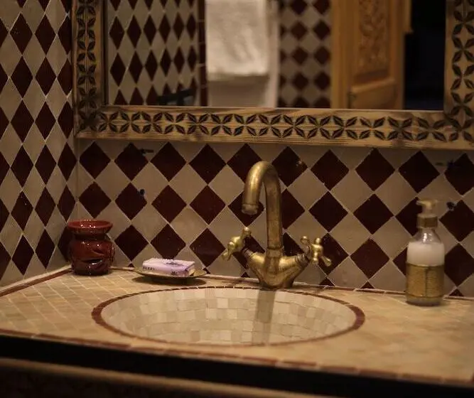 اتاق لوکس سه تخته, Riad Touhfa Kasbah Marrakech