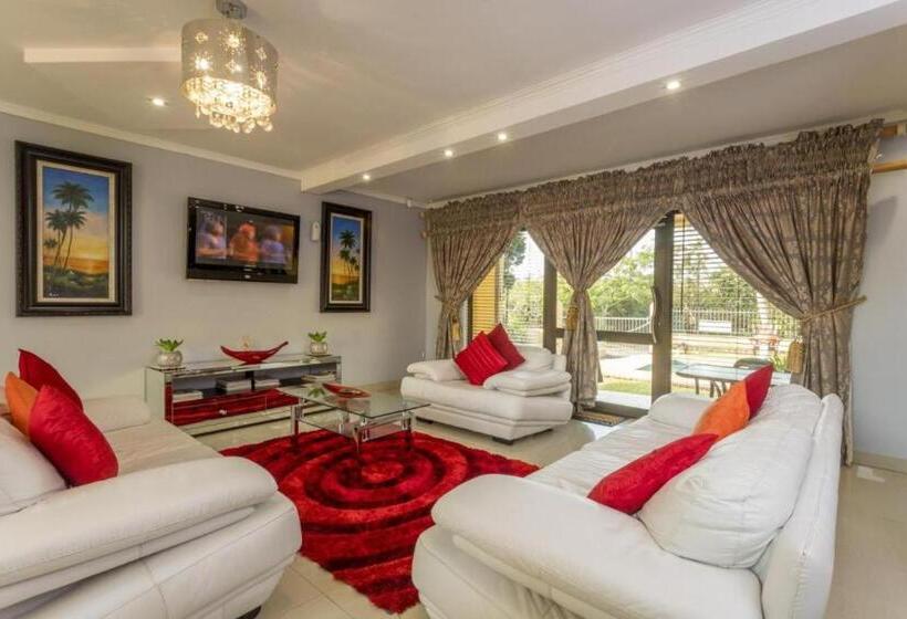 חדר סטנדרט, Room In Guest Room   Ezulwini Guest House   Queen Room With Balcony For 2 Guests In Ballito