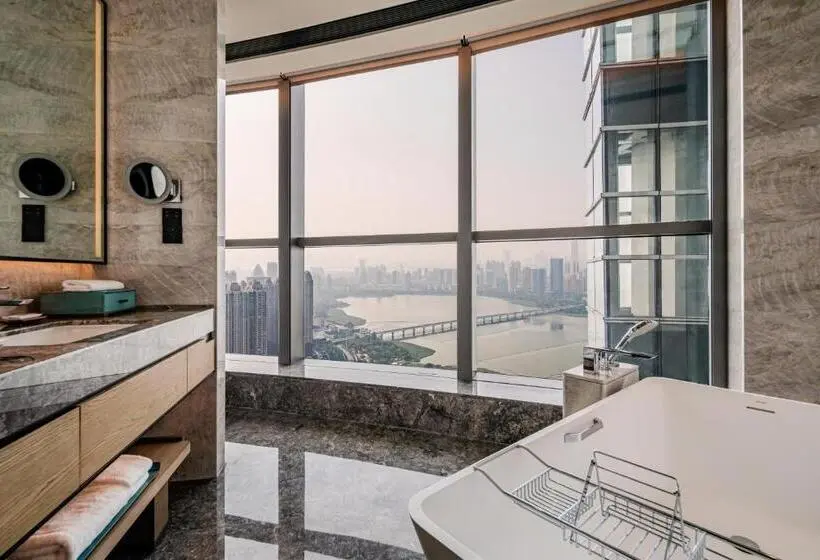 اتاق اجرایی با تخت بزرگ, Wuhan Marriott Hotel Wuchang