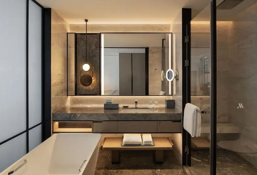 اتاق لوکس با چشم‌انداز دریاچه, Wuhan Marriott Hotel Wuchang