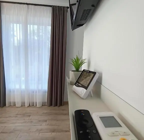 スタンダードスタジオ, Apartments Bis House