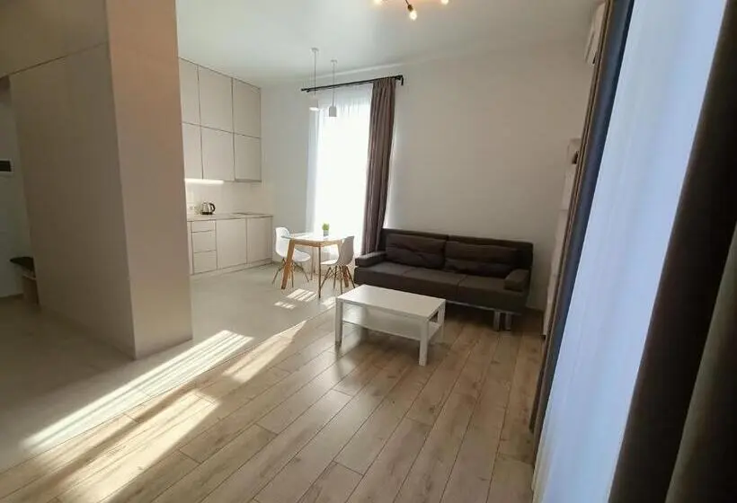 スタンダードスタジオ, Apartments Bis House