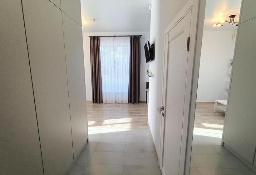 스탠다드 스튜디오, Apartments Bis House