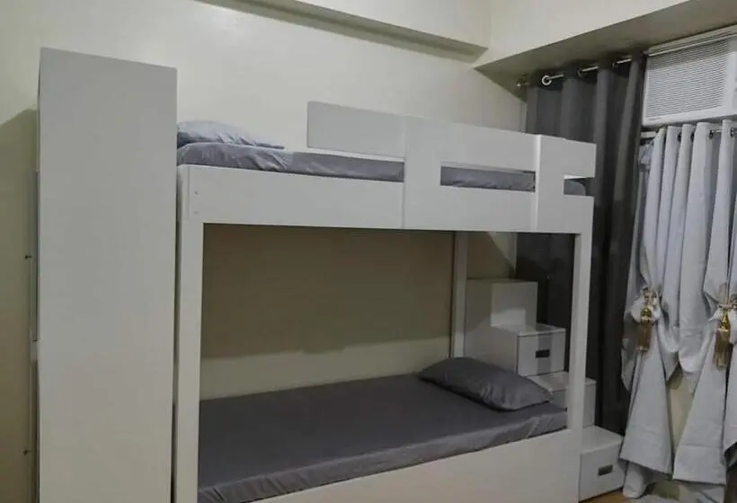 Standard-studio Allasnäkymä, Holland Park Condominium Southwoods Biñan Laguna