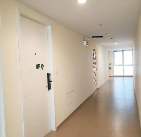 Standard-studio Allasnäkymä, Holland Park Condominium Southwoods Biñan Laguna