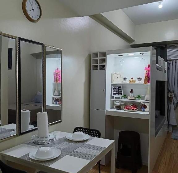 스탠다드 스튜디오 풀장 전망, Holland Park Condominium Southwoods Biñan Laguna