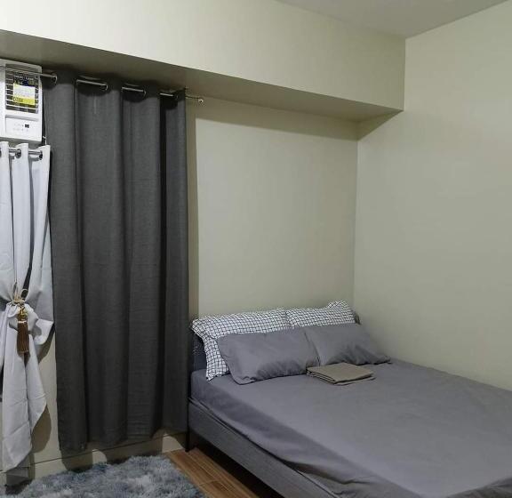 스탠다드 스튜디오 풀장 전망, Holland Park Condominium Southwoods Biñan Laguna