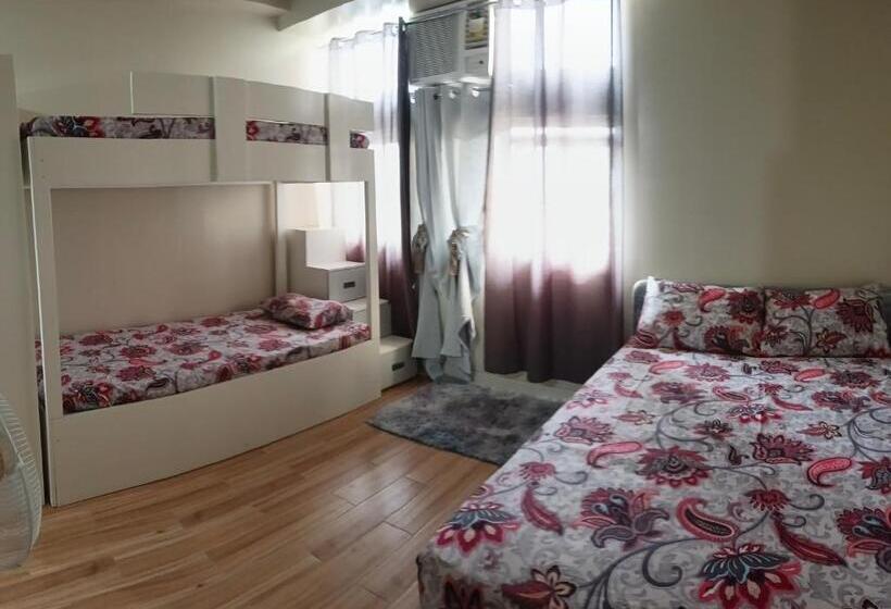 Студио Стандарт Вид на Бассейн, Holland Park Condominium Southwoods Biñan Laguna