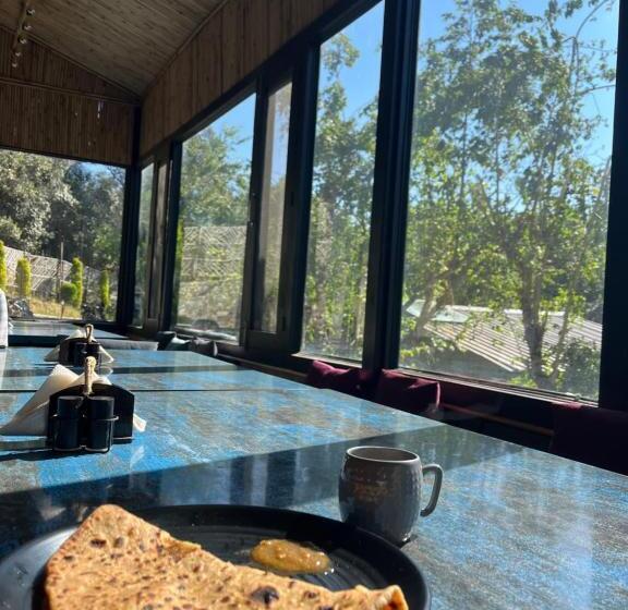 Четырехместный номер Премиум, Arayam Bhimtal