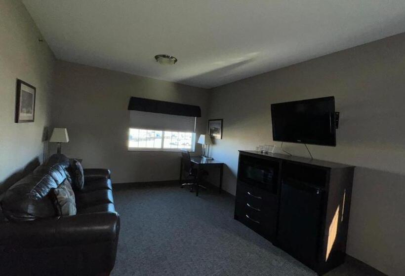 جناح, Garner Inn & Suites