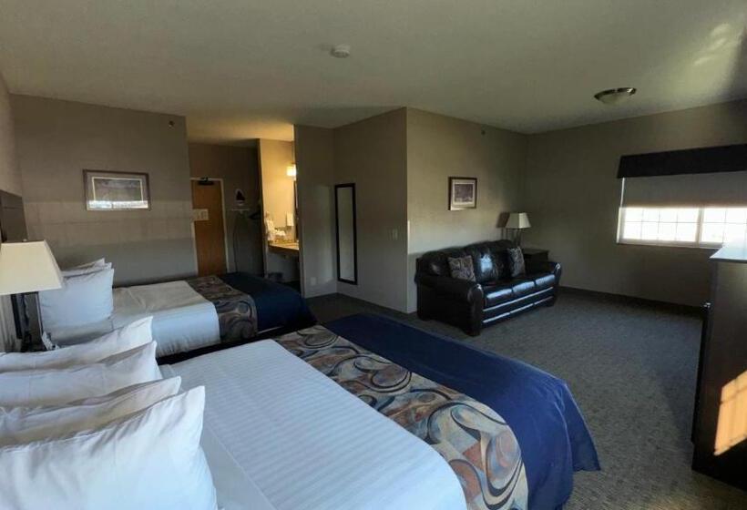 جناح, Garner Inn & Suites