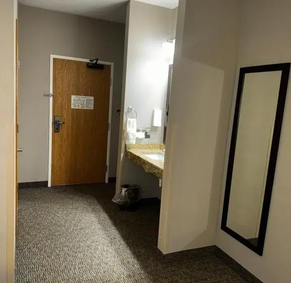 身障者適用キングサイズベッドルーム, Garner Inn & Suites