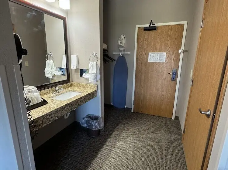 スイート, Garner Inn & Suites