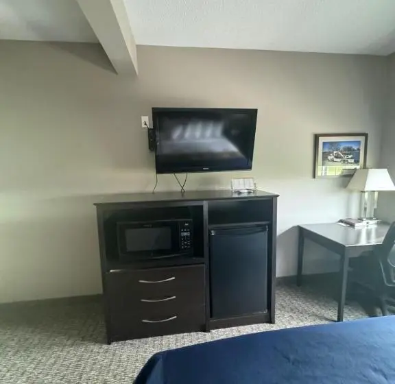 キングサイズベッドのスイートルーム, Garner Inn & Suites