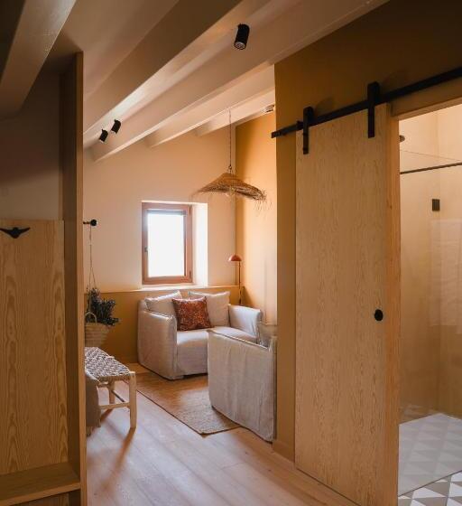 חדר קלאסי לארבעה, Masia Can Farrés