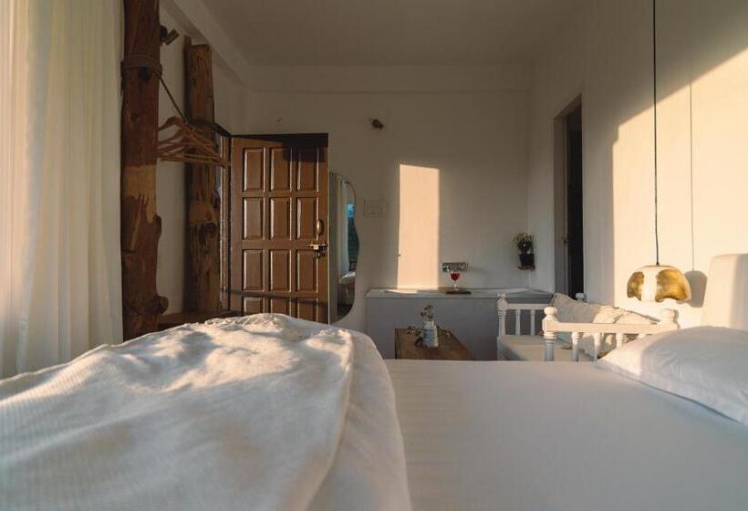 חדר סטנדרט עם מיטת קינג, Exstacy S Bathtub Rooms & Cafe