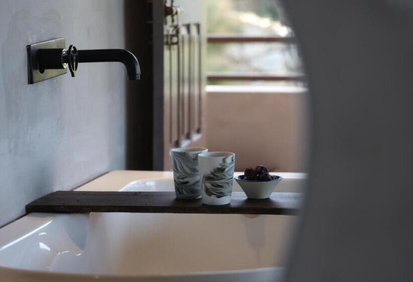 חדר סטנדרט עם מיטת קינג, Exstacy S Bathtub Rooms & Cafe