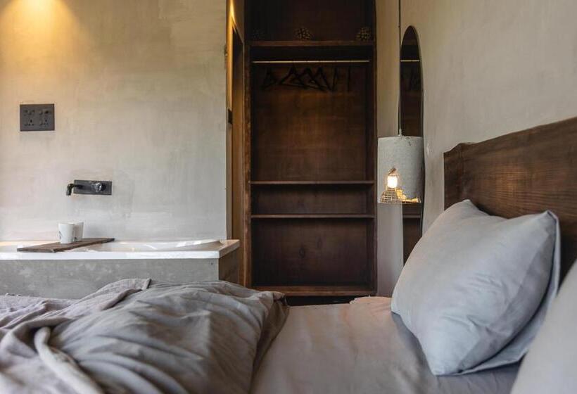 חדר סטנדרט עם מיטת קינג, Exstacy S Bathtub Rooms & Cafe