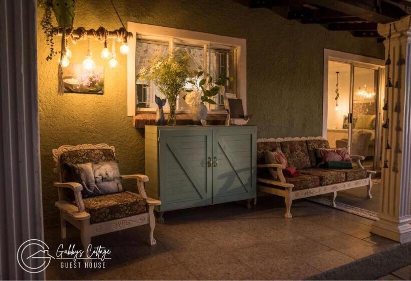 スタンダードスタジオ, Gabbys Cottage Guesthouse