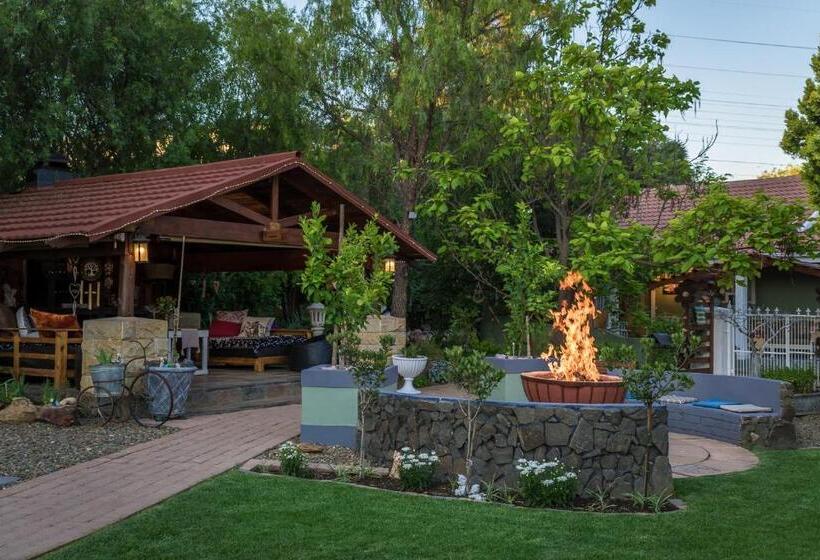 スタンダードスタジオ, Gabbys Cottage Guesthouse