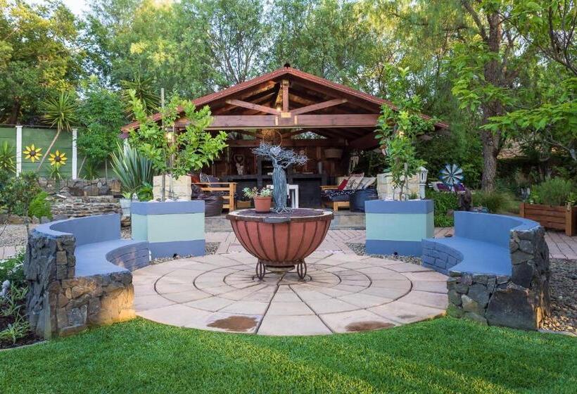 スタンダードスタジオ, Gabbys Cottage Guesthouse