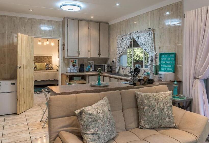 スタンダードスタジオ, Gabbys Cottage Guesthouse