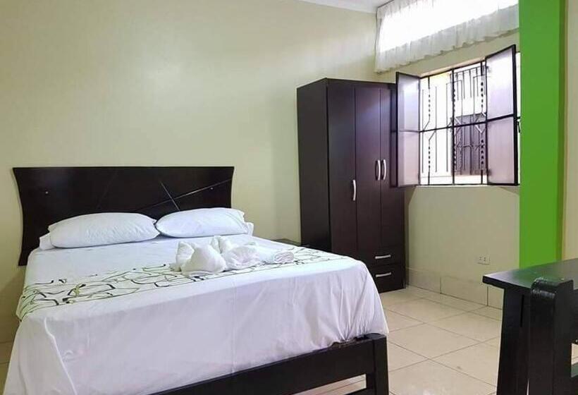اتاق استاندارد سه نفره, Hostal Los Helechos Tarapoto