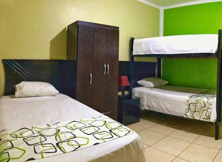 اتاق استاندارد سه نفره, Hostal Los Helechos Tarapoto
