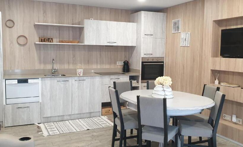 标准间, Quintinha Do Periqueiro