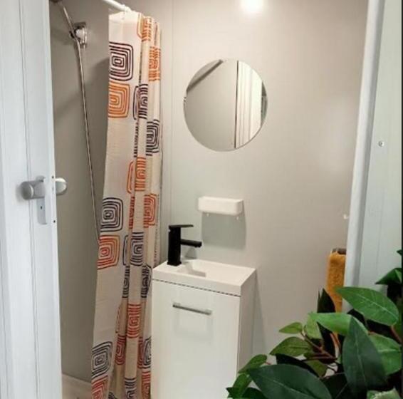 标准单人间, The City Dweller Kingaroy