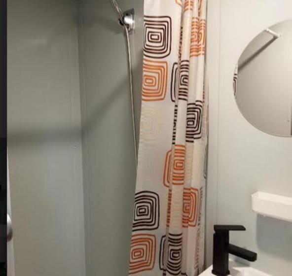 标准单人间, The City Dweller Kingaroy