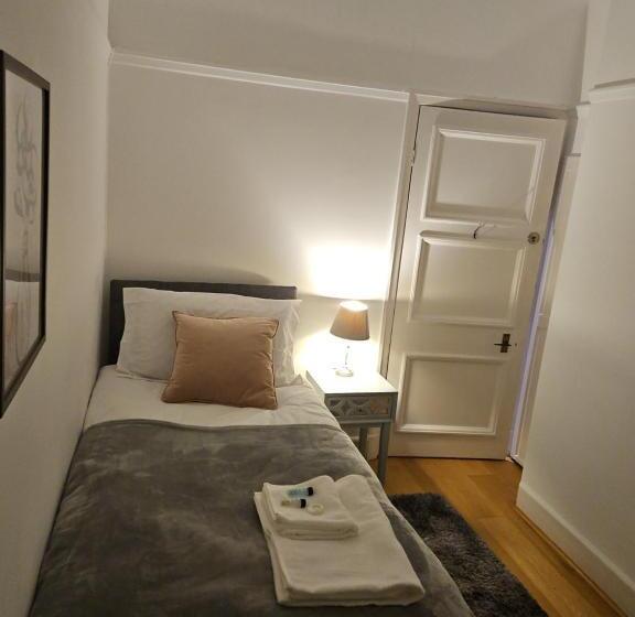 غرفة ديلوكس فردية, White House