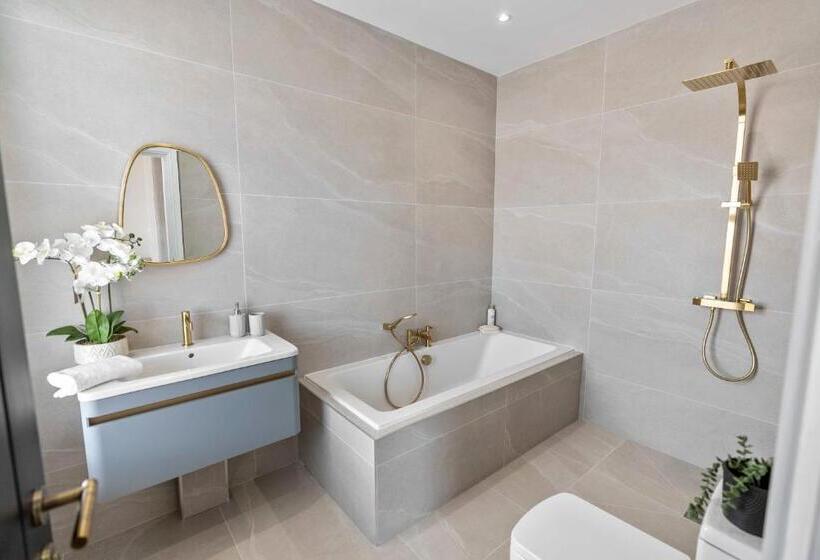 Casa 1 Dormitori, The Burlington By Stamp Sa