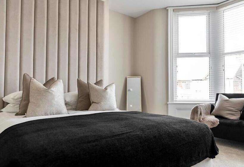 Casa 1 Dormitori, The Burlington By Stamp Sa