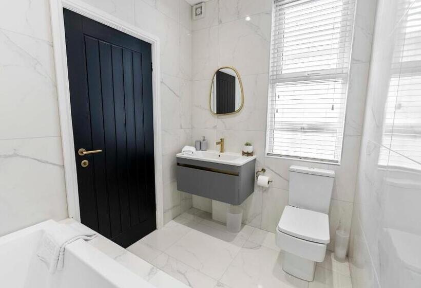 Casa 1 Dormitori, The Burlington By Stamp Sa