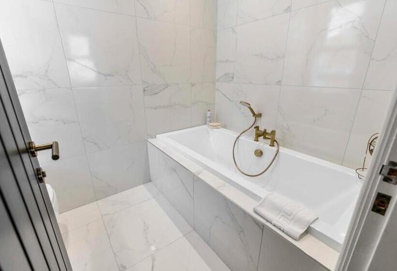 Casa 1 Dormitori, The Burlington By Stamp Sa