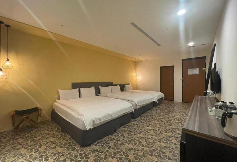 اتاق سوپریور خانوادگی, Ningcui Business