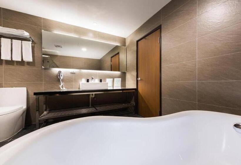 اتاق لوکس خانوادگی, Ningcui Business