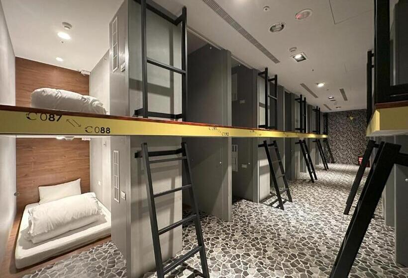 Bed in Shared Room with Shared Bathroom, Ningcui Business