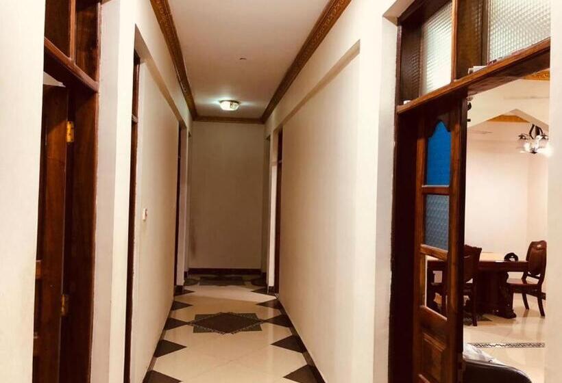 اتاق کلاسیک چهارنفره, Jux Apartment