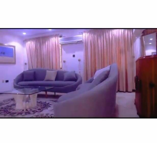 اتاق خانوادگی, Cozy Comforts