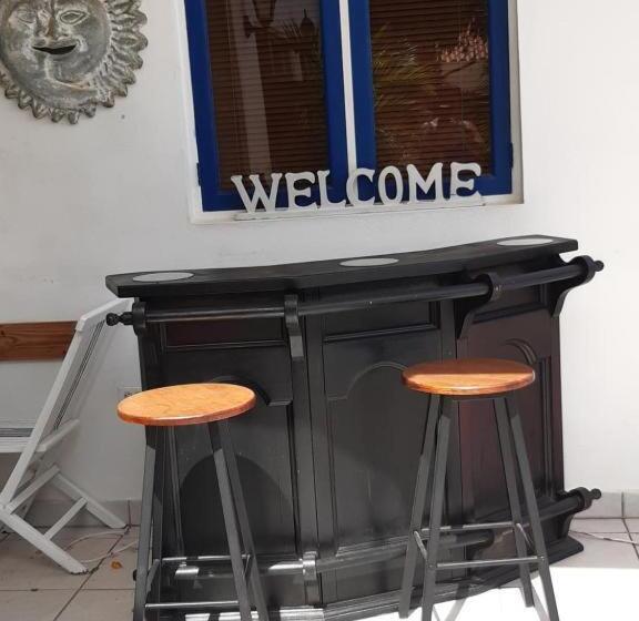 سوییت جونیور با چشمانداز استخر, First Day Hotel On Aruba!