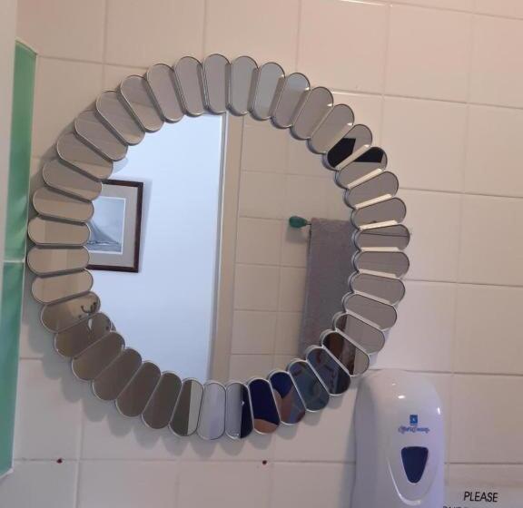 اتاق خانوادگی, First Day Hotel On Aruba!