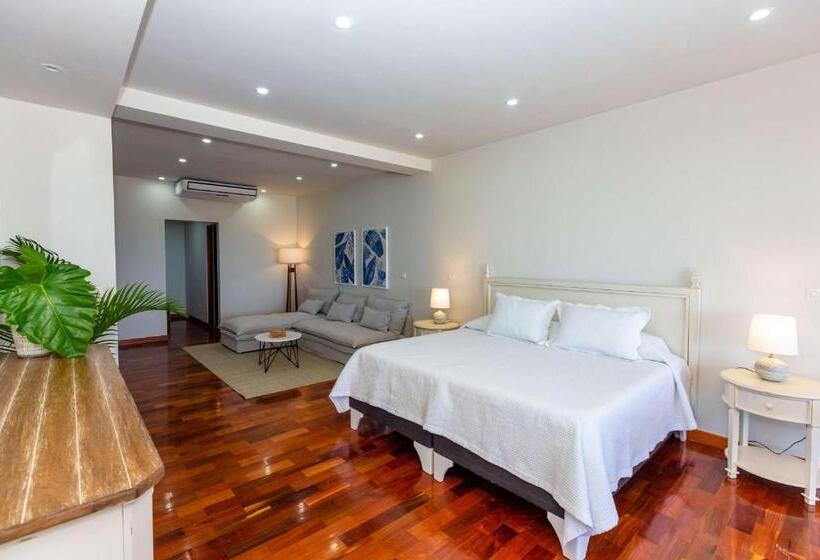 سوییت سوپریور, Hospedaje Caleta Grau