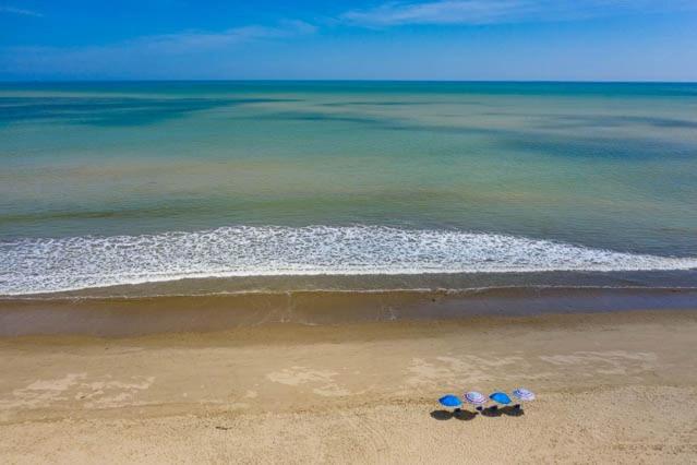 سوییت خانوادگی, Hospedaje Caleta Grau