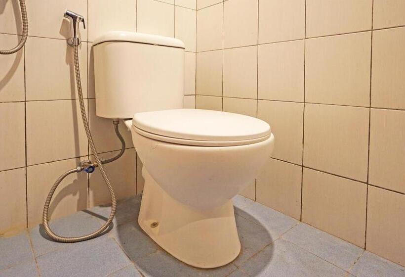 Номер Стандарт, Lembah Mbalong Resort Mitra Reddoorz Near Exit Tol Singosari
